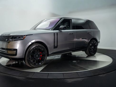 Used 2023 Land Rover Range Rover Long Wheelbase SE image 6