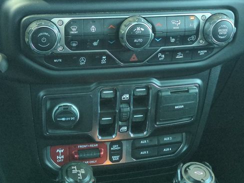 Used 2021 Jeep Wrangler Unlimited Rubicon AWD/4WD image 30