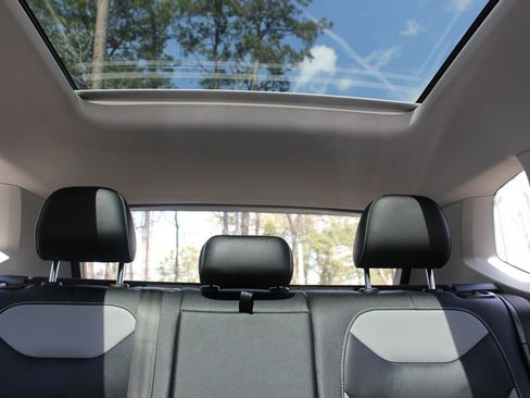 Used 2022 Volkswagen Taos SEL image 40