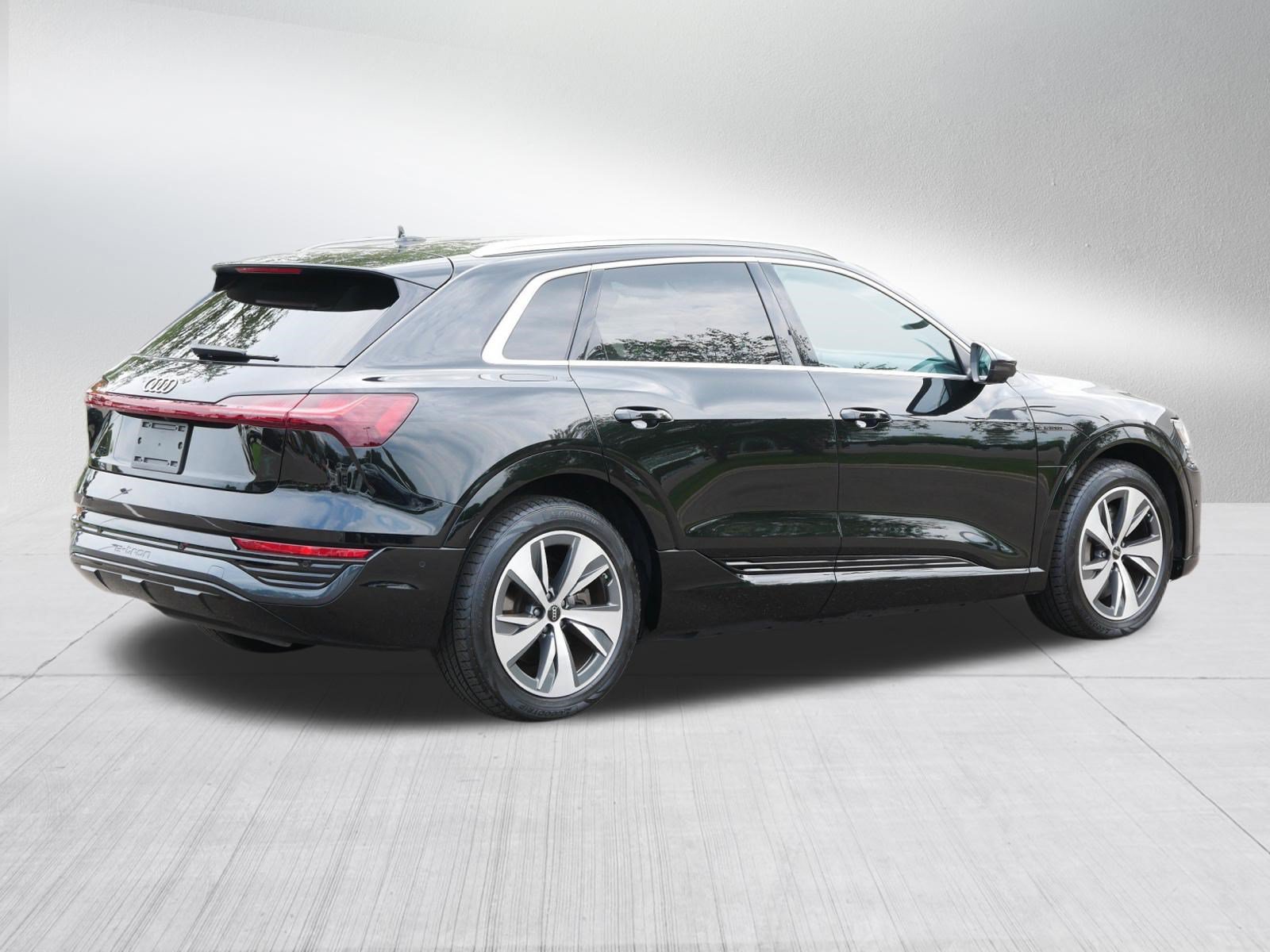 Used 2024 Audi Q8 e-tron Premium Plus w/ Premium Plus Package AWD/4WD image 7