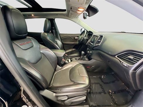 Used 2021 Jeep Cherokee Trailhawk w/ Sun, Sound & Nav Group image 32