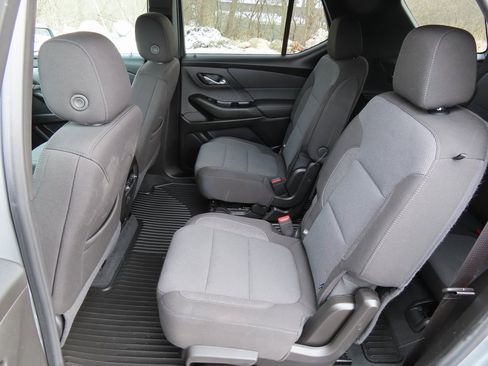 Used 2023 Chevrolet Traverse LT image 29