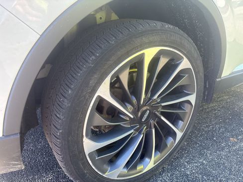 Used 2021 Lincoln Aviator Reserve w/ Equipment Group 202A image 4