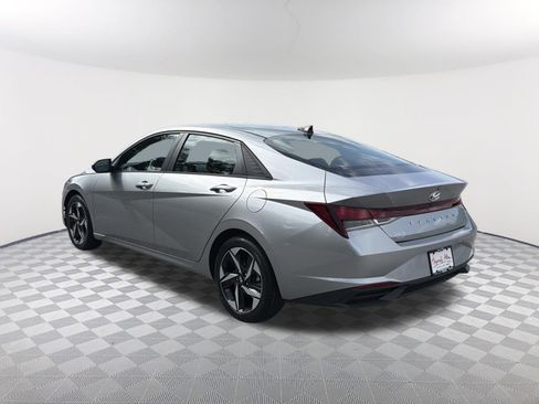 Used 2023 Hyundai Elantra SEL w/ Convenience Package FWD image 3
