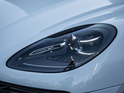 Certified 2022 Porsche Macan S image 24