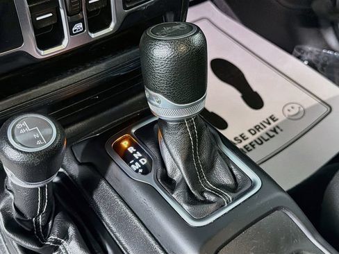 Used 2019 Jeep Wrangler Unlimited Sahara w/ Dual Top Group AWD/4WD image 16