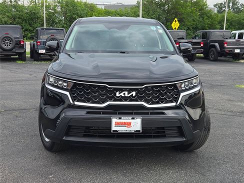 Used 2022 Kia Sorento LX AWD/4WD image 3