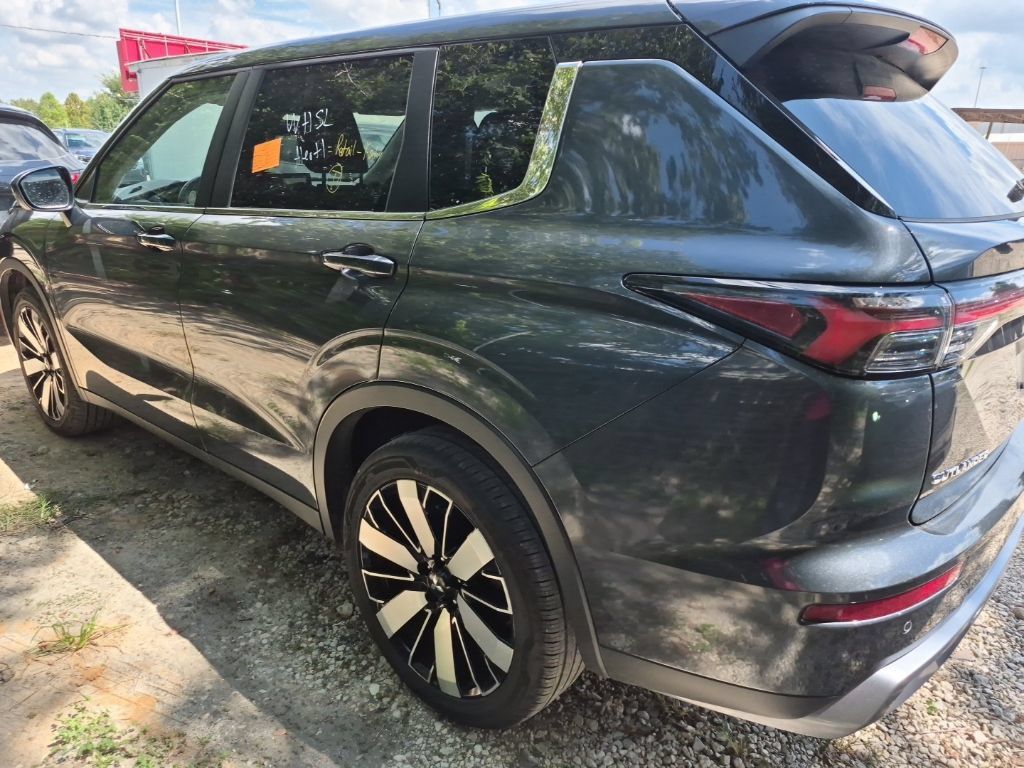 Used 2025 Mitsubishi Outlander SE AWD/4WD image 2