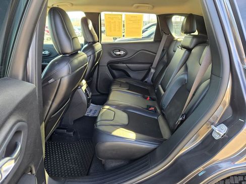 Used 2019 Jeep Cherokee Trailhawk w/ Cold Weather Group image 26