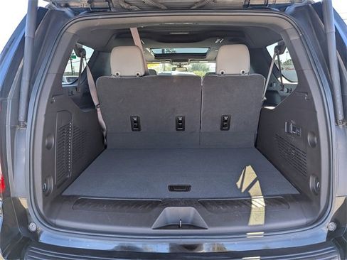 Used 2022 GMC Yukon XL SLT w/ SLT Luxury Package image 14