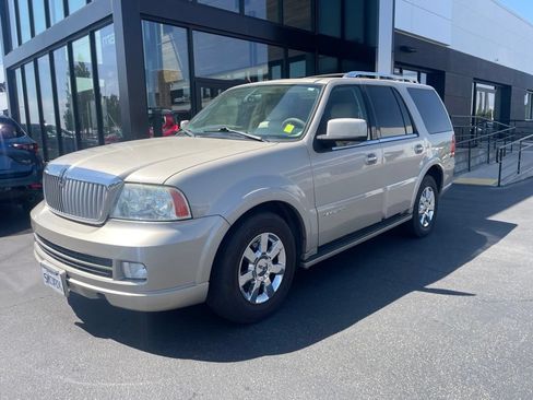 Used 2005 Lincoln Navigator Ultimate AWD/4WD image 1