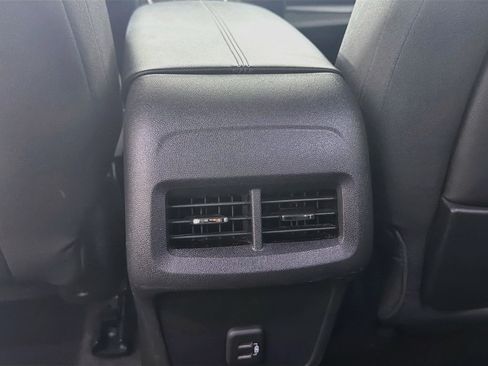 Used 2024 GMC Terrain SLE FWD image 25