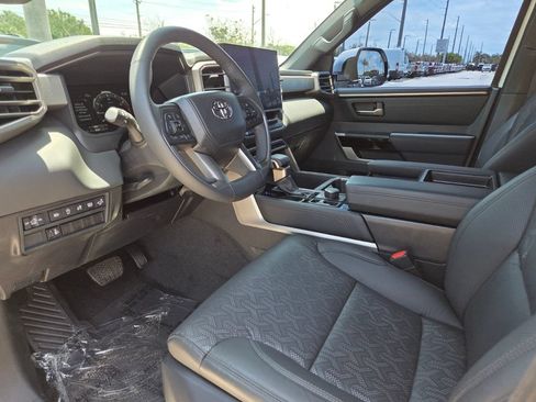 Used 2025 Toyota Tundra Limited AWD/4WD image 23