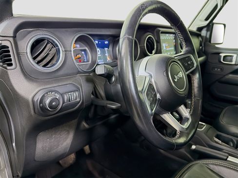 Used 2018 Jeep Wrangler Unlimited Sahara image 10