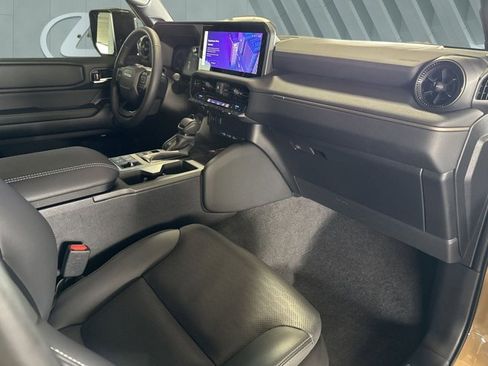 Used 2025 Toyota Land Cruiser image 26