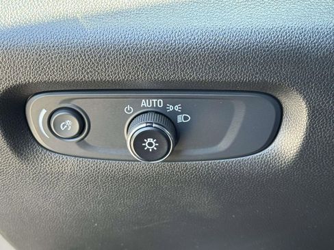 Used 2023 Chevrolet Traverse LT w/ Rear Camera Mirror Package AWD/4WD image 22