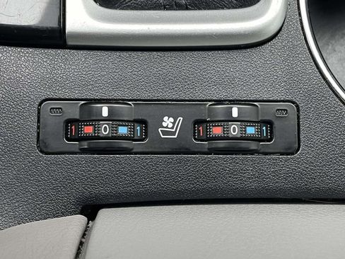 Used 2019 Toyota Highlander Limited image 25