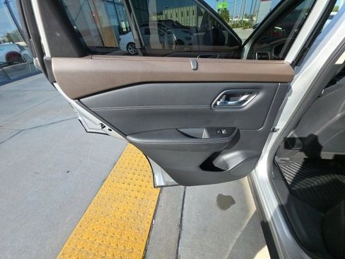 Used 2023 Nissan Rogue Platinum w/ Platinum Premium Package image 24