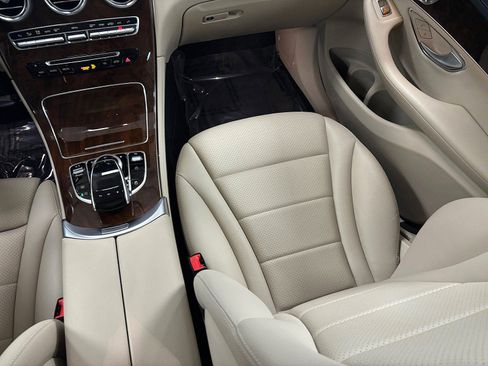 Used 2019 Mercedes-Benz GLC 300 4MATIC image 17