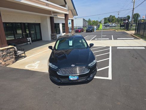 Used 2016 Ford Fusion SE image 10