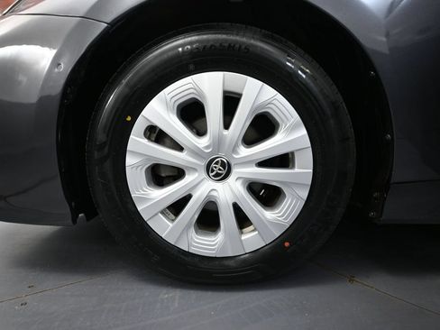 Used 2022 Toyota Prius LE FWD image 16