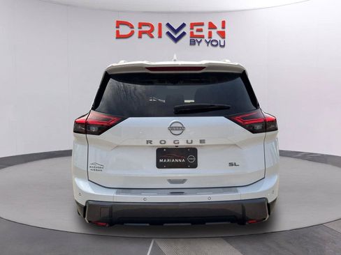 Used 2025 Nissan Rogue SL w/ SL Premium Package FWD image 4