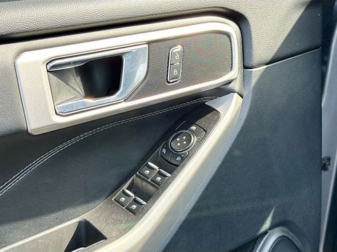 Used 2021 Ford Explorer XLT w/ Equipment Group 202A image 8