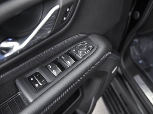 Used 2023 GMC Yukon Denali image 12