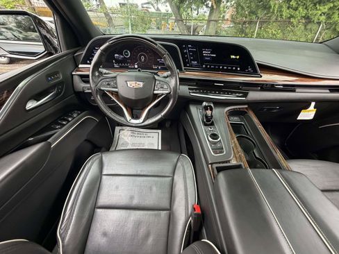 Certified 2023 Cadillac Escalade Premium Luxury AWD/4WD image 18