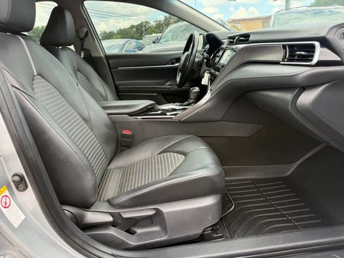 Used 2018 Toyota Camry SE FWD image 12