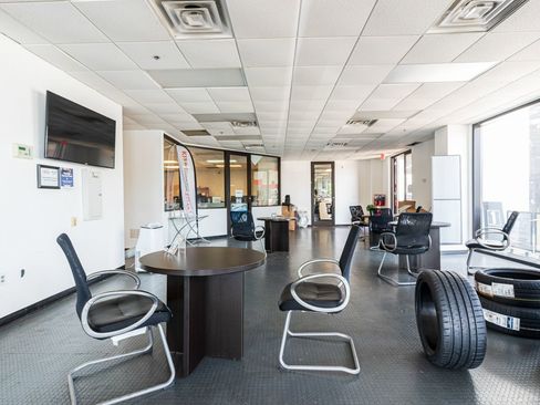 New 2026 Chevrolet Traverse LT w/ LPO, Floor Liner Package image 88