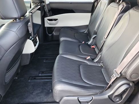 Used 2024 Kia Carnival SX image 13