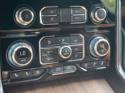 Used 2023 GMC Yukon Denali Ultimate AWD/4WD image 24