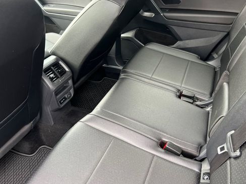 Used 2020 Volkswagen Tiguan SE w/ 3rd Row Seat Package image 9
