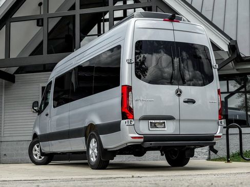Used 2025 Mercedes-Benz Sprinter 2500 image 2