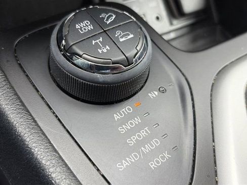 Used 2018 Jeep Cherokee Trailhawk image 20