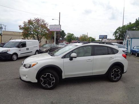 Used 2014 Subaru Crosstrek 2.0i Premium w/ Moonroof Package AWD/4WD image 3