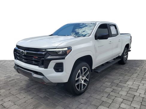 Used 2023 Chevrolet Colorado Z71 w/ Z71 Convenience Package 2 AWD/4WD image 3