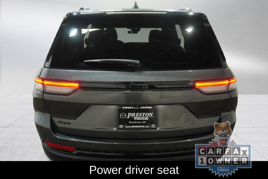 Used 2025 Jeep Grand Cherokee Altitude AWD/4WD image 8