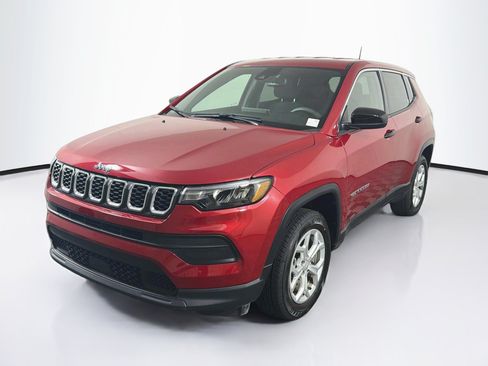 Used 2024 Jeep Compass Sport AWD/4WD image 3