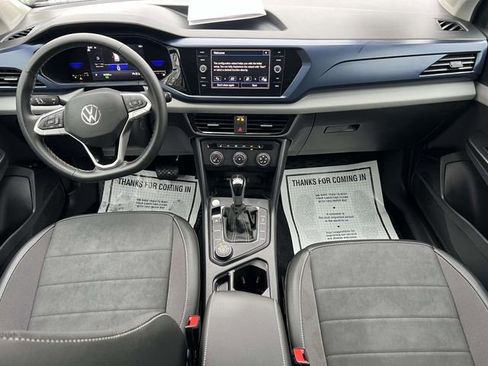 Certified 2022 Volkswagen Taos SE image 13
