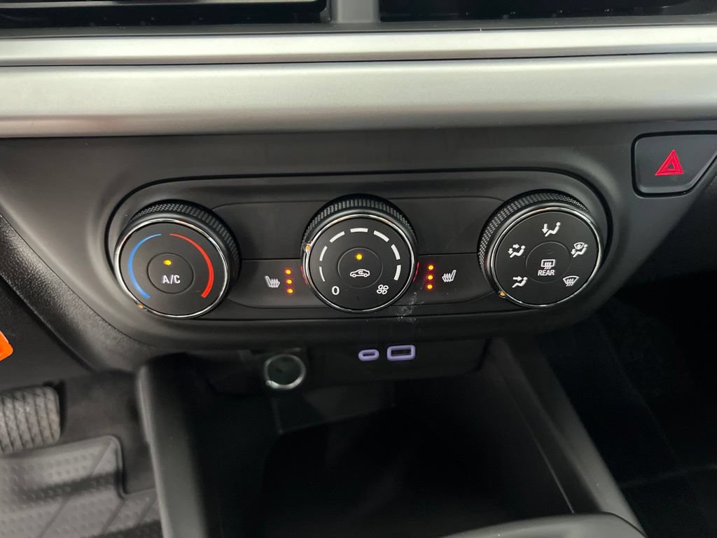 Used 2025 Chevrolet Trax RS w/ Sunroof Package FWD image 16