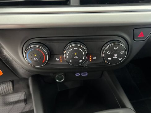 Used 2025 Chevrolet Trax RS w/ Sunroof Package FWD image 16