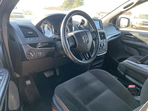 Used 2018 Dodge Grand Caravan SE FWD image 7