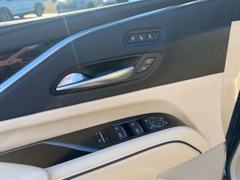 Used 2024 Cadillac Escalade ESV Premium Luxury image 19