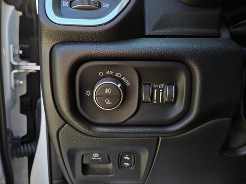 Used 2022 RAM 1500 Laramie AWD/4WD image 14