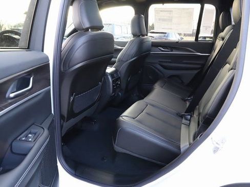 New 2025 Jeep Grand Cherokee Limited w/ Luxury Tech Group II AWD/4WD image 16
