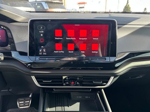 Used 2025 Volkswagen Atlas Cross Sport SEL R-Line image 19