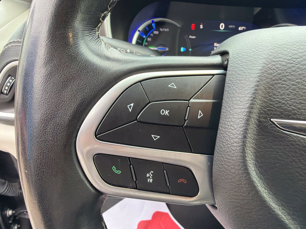 Used 2021 Chrysler Pacifica Touring-L FWD image 25