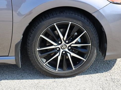 Certified 2022 Toyota Camry SE image 9